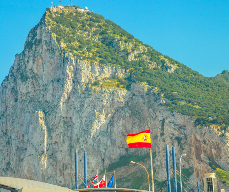 Nowe regulacje dotyczące przekraczania granicy w Gibraltarze dla osób poniżej 18 roku życia